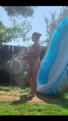 Keira_xxxxxx: Sexy dny potřebují studenou sprchu Disclaimer Zvuk Je upraven tak,...