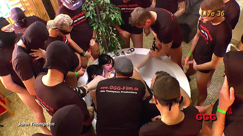 Gang Bang Germany: Asian Deepthroatet Luar Dan Mendapat Cumshot Dubur!