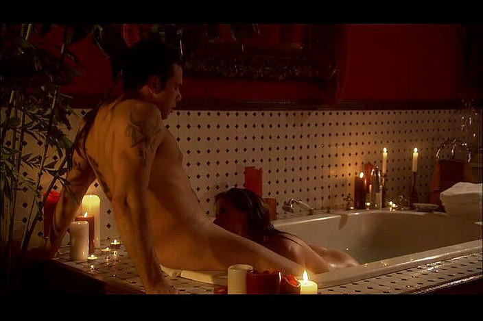 CBD Media: Una bella mora tettona tutta naturale con una figa perfetta...