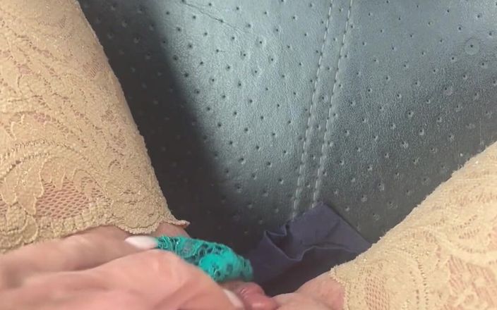 Flight Attendant Fiona: フレンドリーな空からのご挨拶