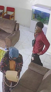 Pulang Ke Rumah Dan Bertemu Dengan Adik Tiri Saya Miang Dan Mengongkeknya Mentah