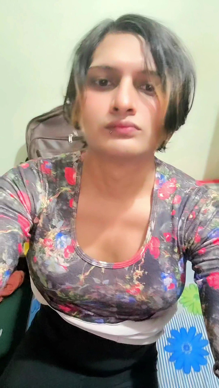 Zoyasazadai: Zoya Shezadi Kelihatan Penuh Seperti Pakaian CD Dalam Hari Ini...