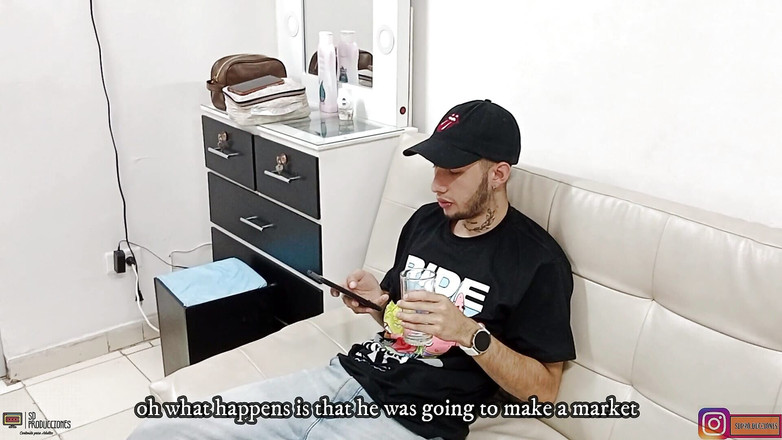 Vayolet: Возбужденная шлюшка моей мачехи обожает чувствовать мой большой член в ее рту - порно на испанском