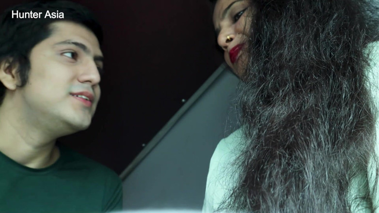 hunter Asia: When a Vlogger Met a Stranger in Train - Part 1