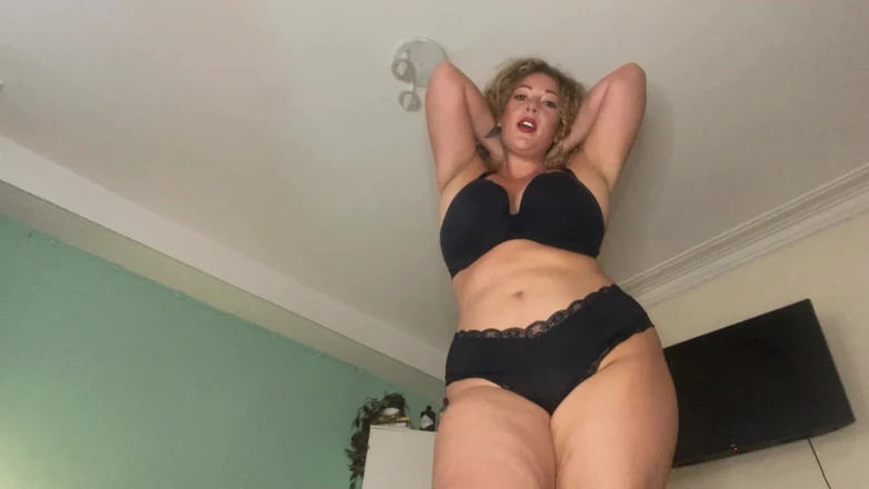 Sasha Curves: Giantess Swallows You Whole
