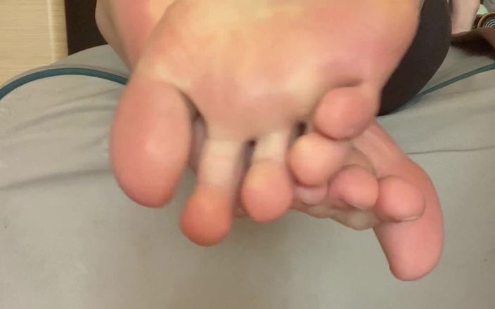 Feet: 발 을 보여줘