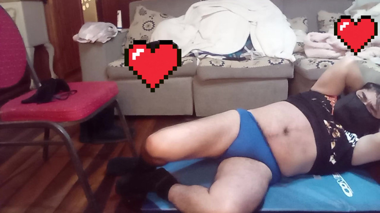 Mois Fantasys: Kölenin karnına tekme atıyor