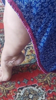 Selenas füße posieren und blowjob