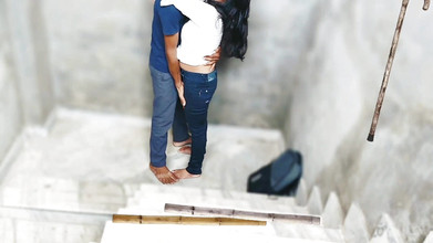 Fuckkkker: Fată indiană studentă face sex cu colegul ei de clasă...