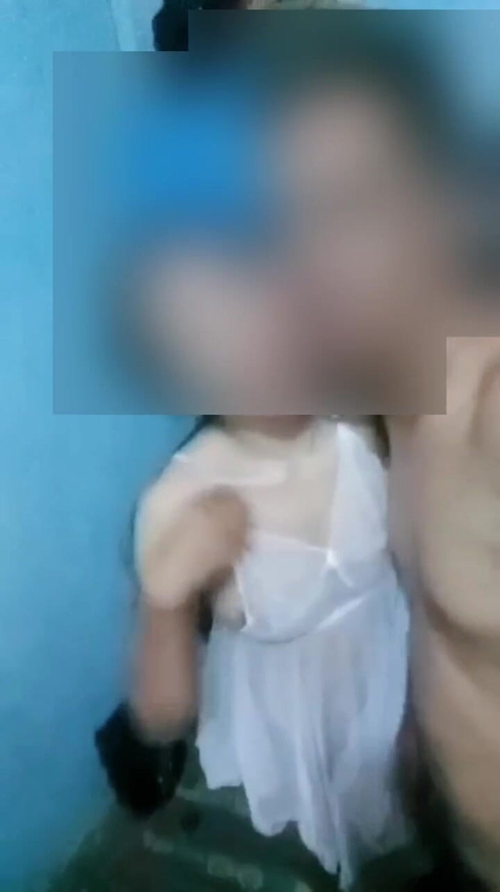 Astriana88: La moglie di un vicino sta avendo difficoltà a tagliarsi...