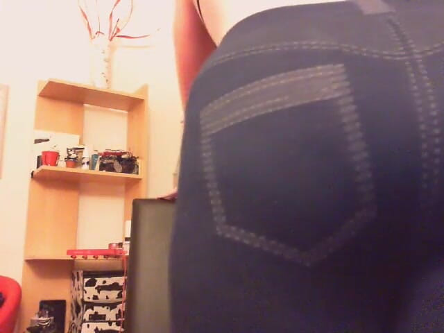 Nicoletta Embassi: Big ass bounce!