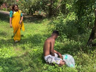 Tightmaal: Videohot nou Desi Bhabhi saw garbage man și s-au dus la...