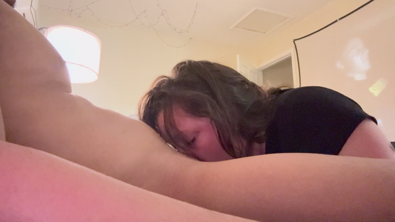 El Miggy 6x9: Ma voisine excitée veut plus de bite dans la bouche...