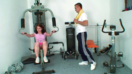 Full porn collection: Chtěla jen trochu sportovat - najednou má v kundičce péro