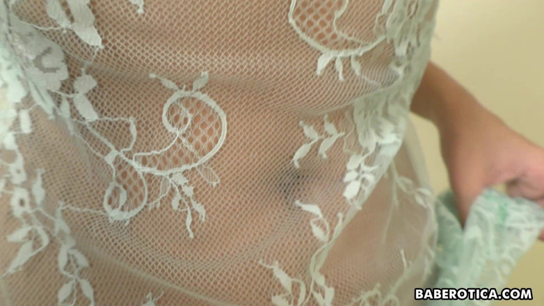 Baberotica: Alina poartă lenjeria ei preferată pentru noi în timp ce se...