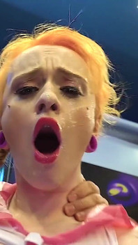 Azura Alii yarak seven şehvetli kızıl saçlı bir sürtük