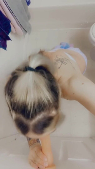 CarmenMelatonin: Bílé bikiny v punčochách děvka
