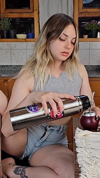 惩罚我的同母妹妹最后射在她的大白屁股里。屁股到嘴巴