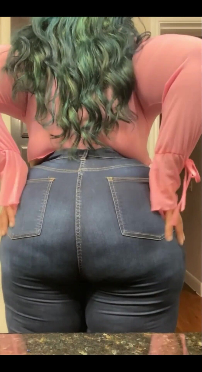 Biggdebbie solo: ビッグデビーケーキズはとてもからかう