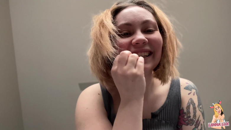 Lenna Lux: Hongerige vriendin plaagt je voordat ze je helemaal opeft