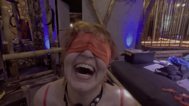 Elena917: 在Sybian上多次高潮，而捆绑捆绑SM在地牢中玩耍