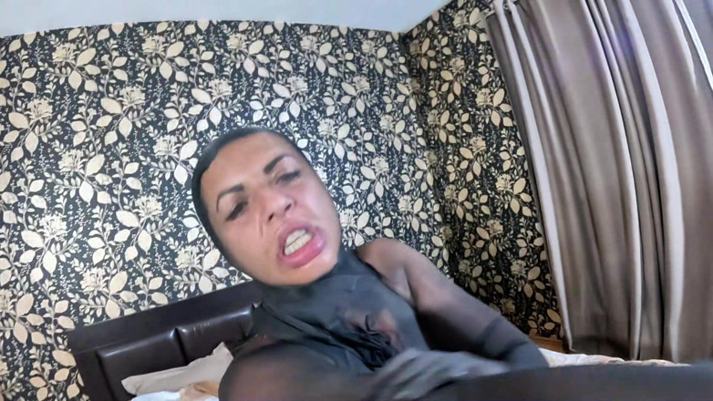 MilfyCalla: Pembungkus pantyhose anthracite. Nilon berlumuran, memek basah, dan orgasme yang...
