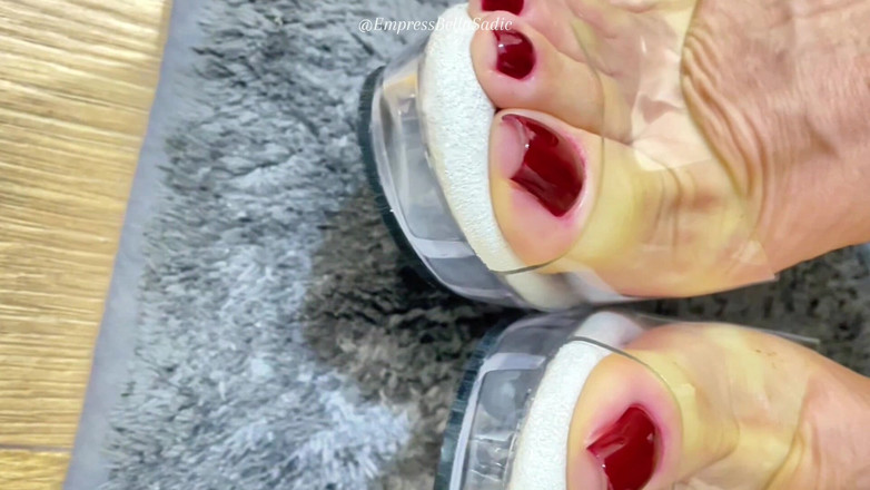 Empress Bella Sadic: Průhledné podpatky na platformě a sexy červené nehty Imperatrizbelly