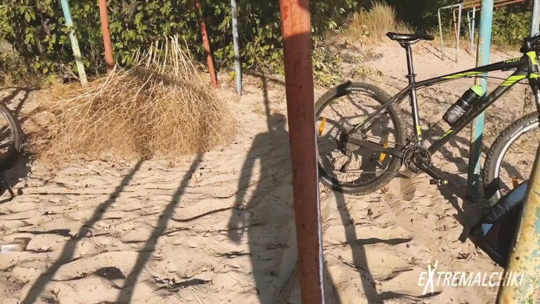 Extremalchiki: Masturbazione sulla spiaggia del tramonto