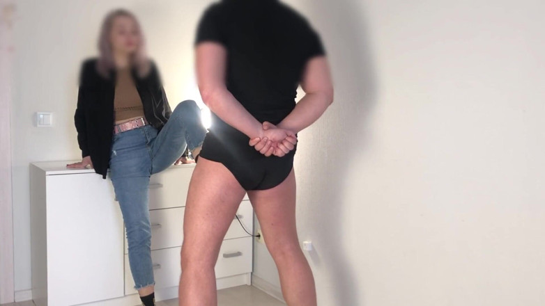 Amateur_fetish: Genç kıza taşak ezme 2 | açı 2