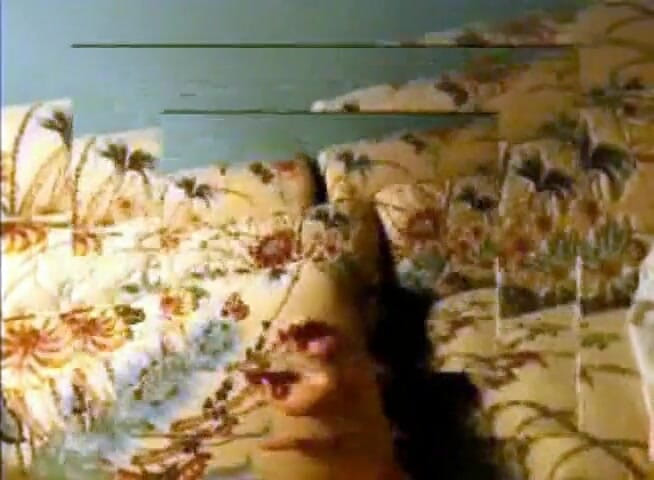 Lesbo Tube: हॉट लेस्बियन गांड में खिलौने धकेल रही हैं