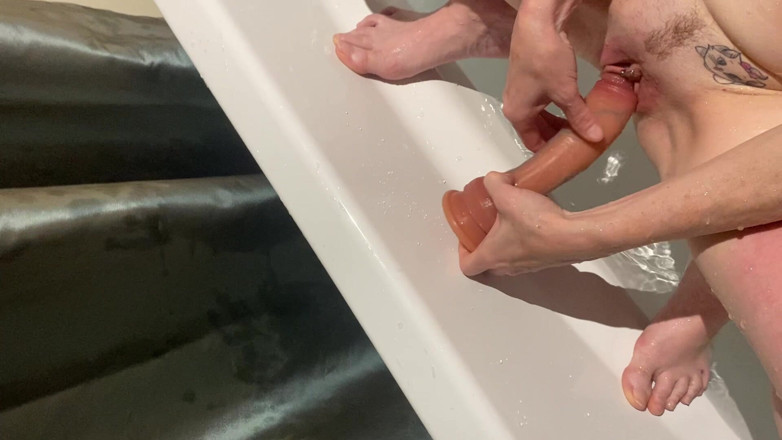 Laracole: Lara utan sitt bad