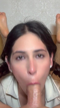 Jasmica, krásná Latina s velkým zadkem, dává svému šéfovi orální sex, creampie a footjob