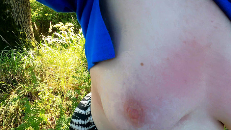 Bouncy Tits Action: Сделай свою футболку высокой, чтобы наказать груди