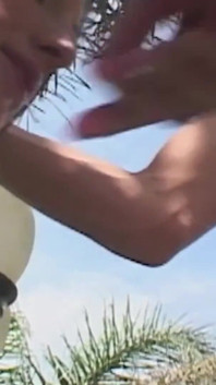 Hay doble anal para una morena y un semen en el culo y el coño