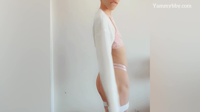 Yammybby: La piccola femboy carina è così eccitata di cazzo