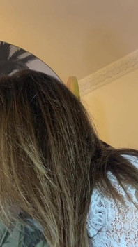 超级热辣的娇小亚洲女孩在浴室里透过内裤露出阴户和她的大屁股