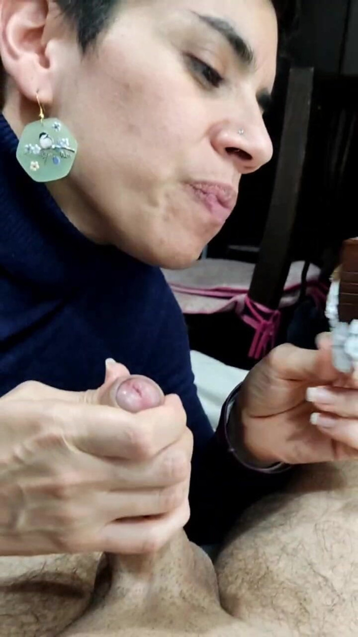 TheArtOfCum: Quickie! Abspritzen auf ihre lieblingsschokolade!