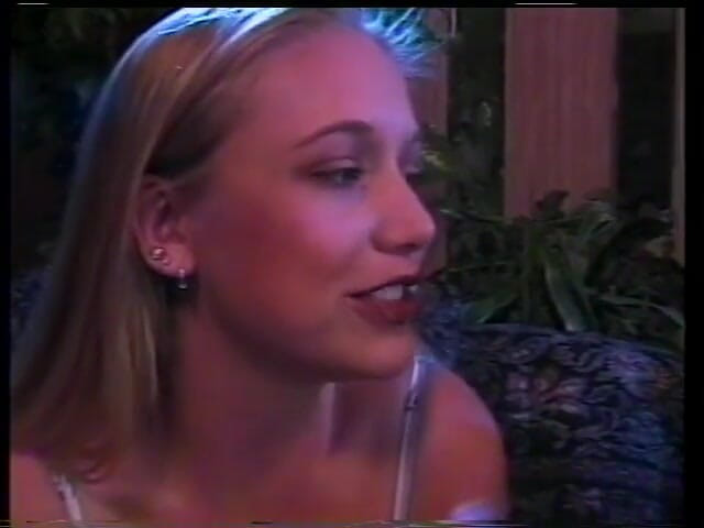 Old Good Porn: Peach girl loves to put big cocks in her mouth