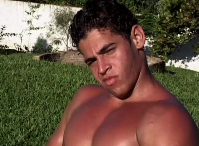 Bareback TV: Dicker latino-junge, masturbation