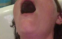 お風呂で最も非常識なオーガズムを持つ愛人Wriggler