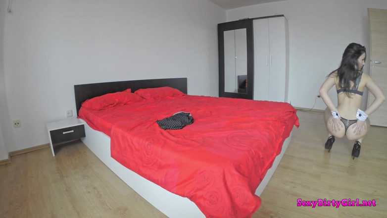 Sexy Dirty Girl: Striptease cu trădare foto
