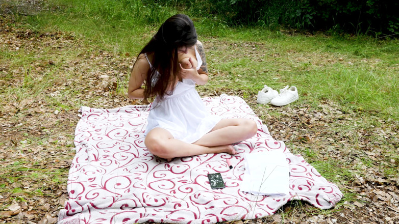 Peaches and Bananas: Belarus teen refugee Alisa - awesome outdoor anal masturbation