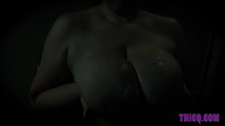 Thicq: Synning dans sa chatte