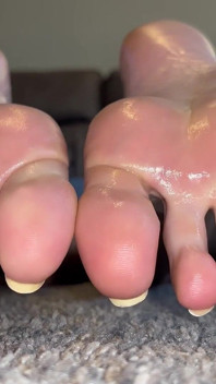 Cọ xát lòng bàn chân đầy dầu - bàn chân tôn sùng bởi ivys feet