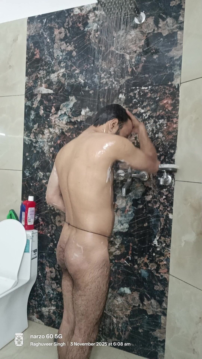 Rajasthani-old-lover: Ufficiale di polizia indiana che fa la doccia