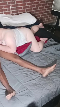 Özensiz lynn büyük zenci yarağını emecek iyi bir yarak bulmak yalamak için en iyi şey