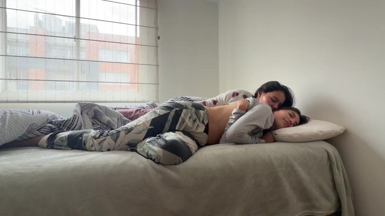scarlettandc: Poranny seks między lesbijkami
