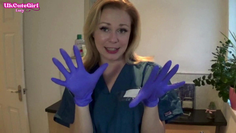 UKCuteGirl: Latexhandschuh WICHsanleitung auf dem Zahnstuhl, freche krankenschwester pOV