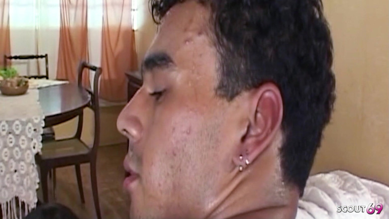 Shemale TS Collection: Latynoski potajemnie zerżnięty anal przez gorącego sąsiada shemale