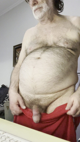 Coach Karl dude lodge: 2025-12-08 Засвет в спортзале в шортах